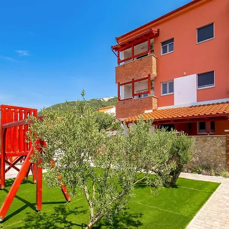 2 Bedroom In Apartment Banjol
