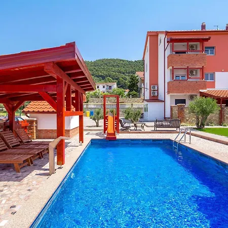 Apartment 2 Bedroom In Banjol
