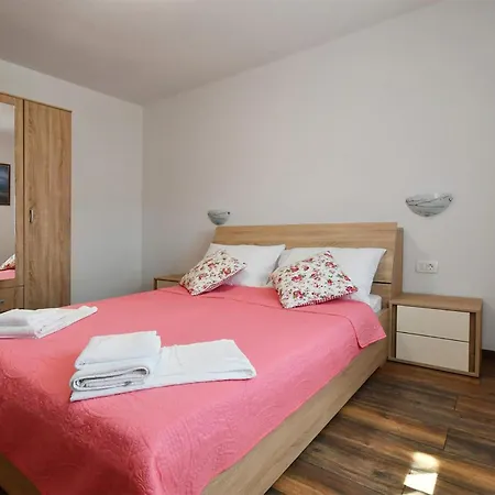 2 Bedroom In Apartment *
